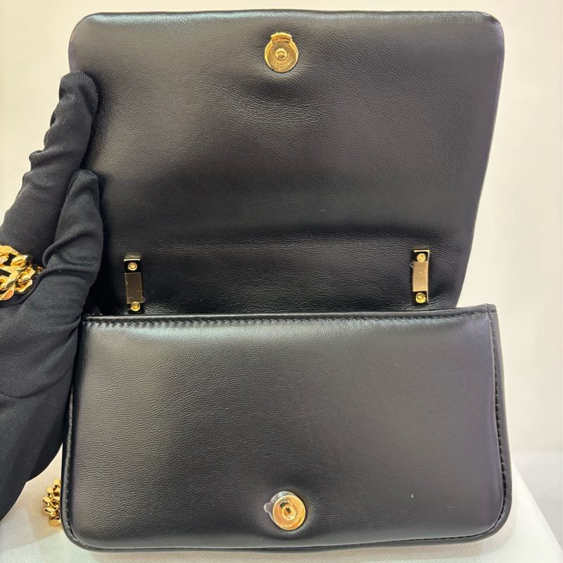 Burberry TB Lola黑牛皮金釦斜背包-6