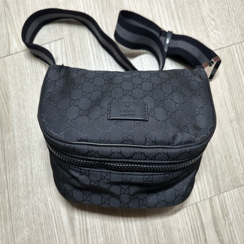Gucci 胸包