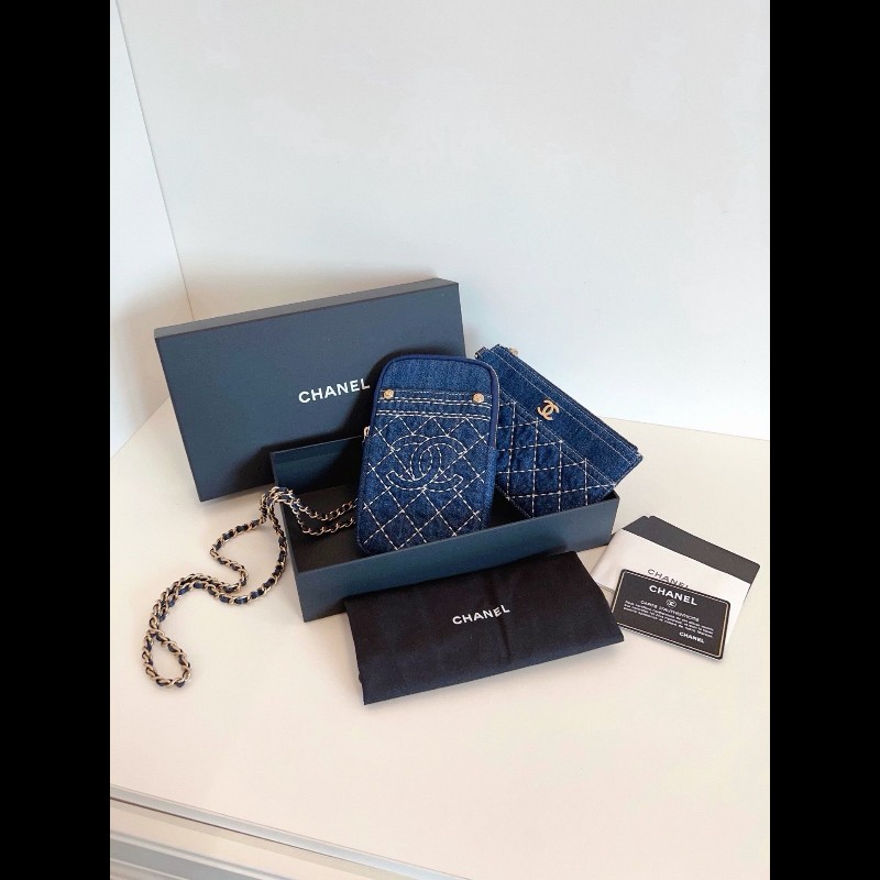 Chanel Denim Blue Quilted Vertical Double Bags
牛仔丹宁外縫線雙子星
手機包-0