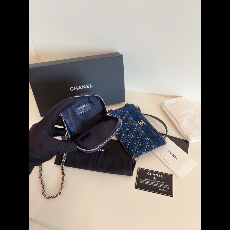 Chanel Denim Blue Quilted Vertical Double Bags
牛仔丹宁外縫線雙子星
手機包-6