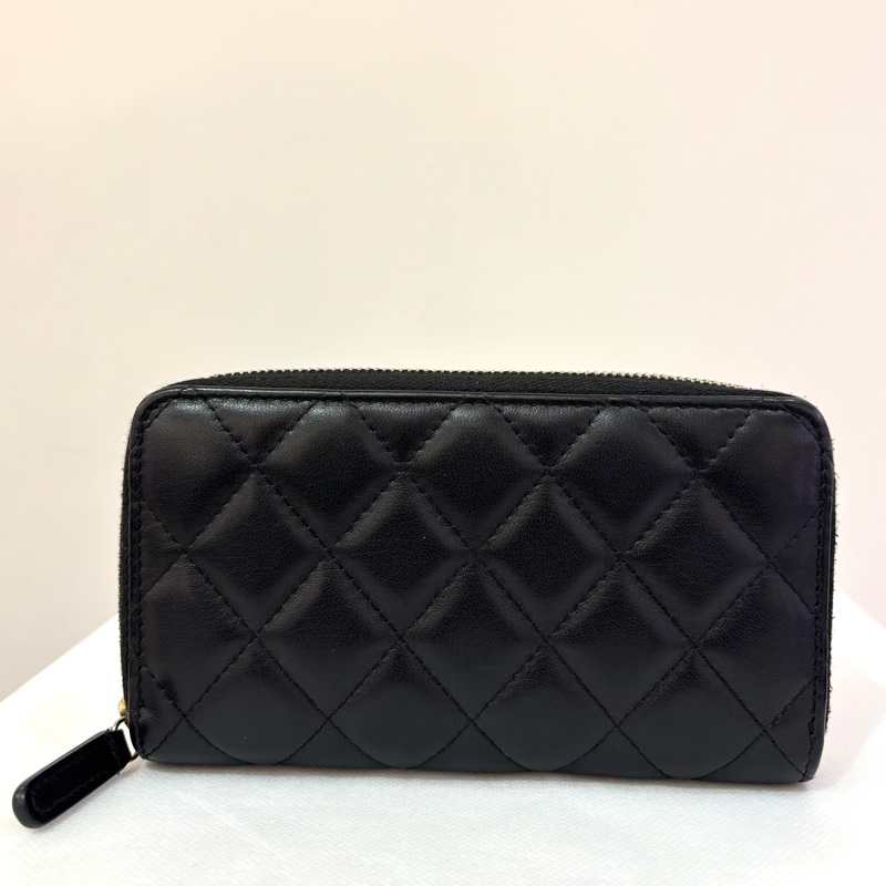 CHANEL黑羊皮金釦拉鏈中夾-1