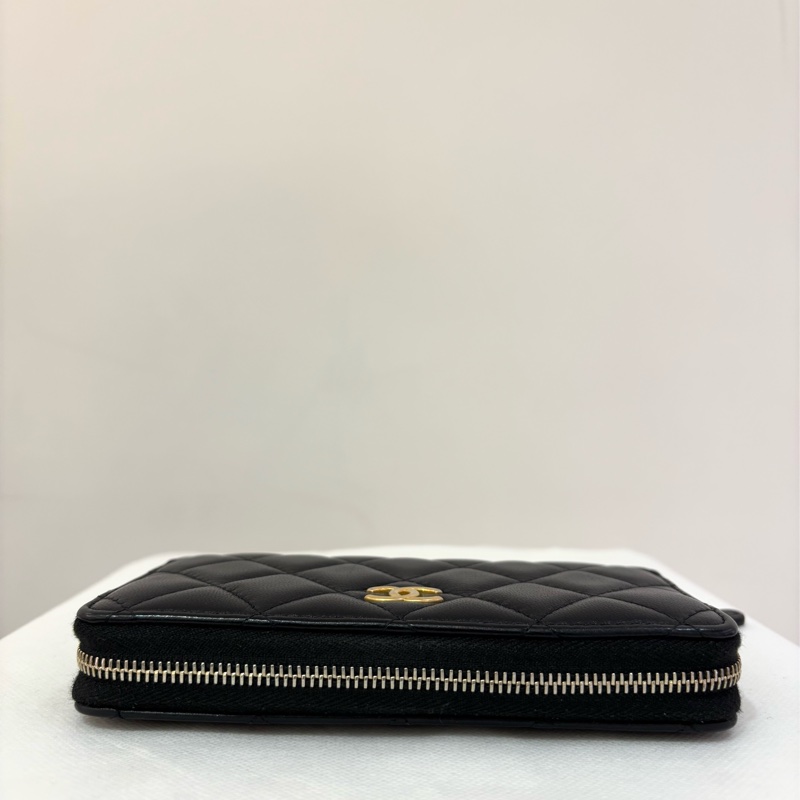 CHANEL黑羊皮金釦拉鏈中夾-3