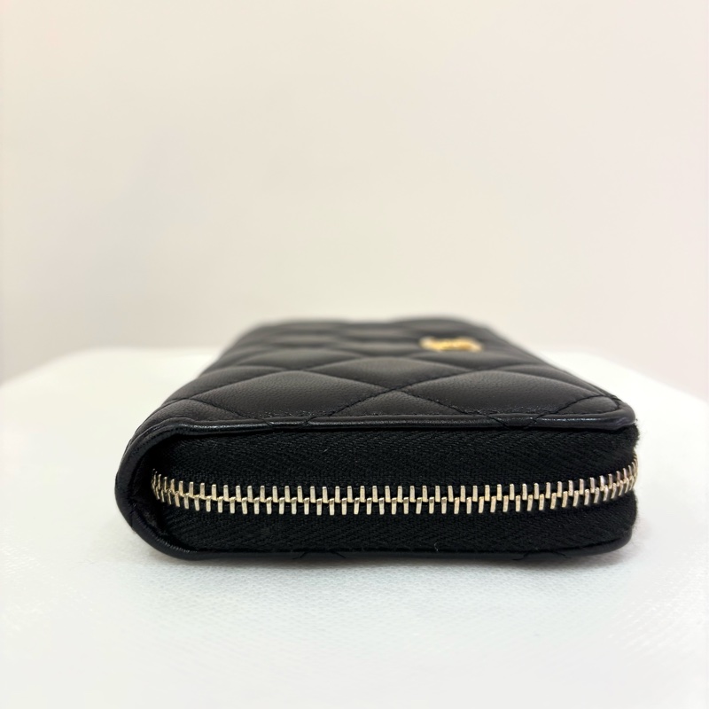 CHANEL黑羊皮金釦拉鏈中夾-4