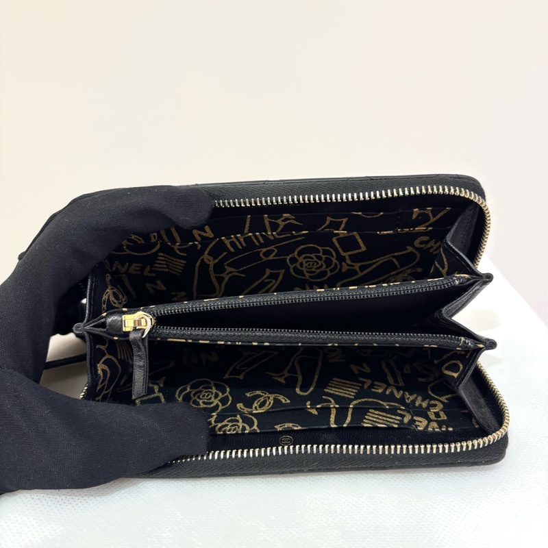 CHANEL黑羊皮金釦拉鏈中夾-5