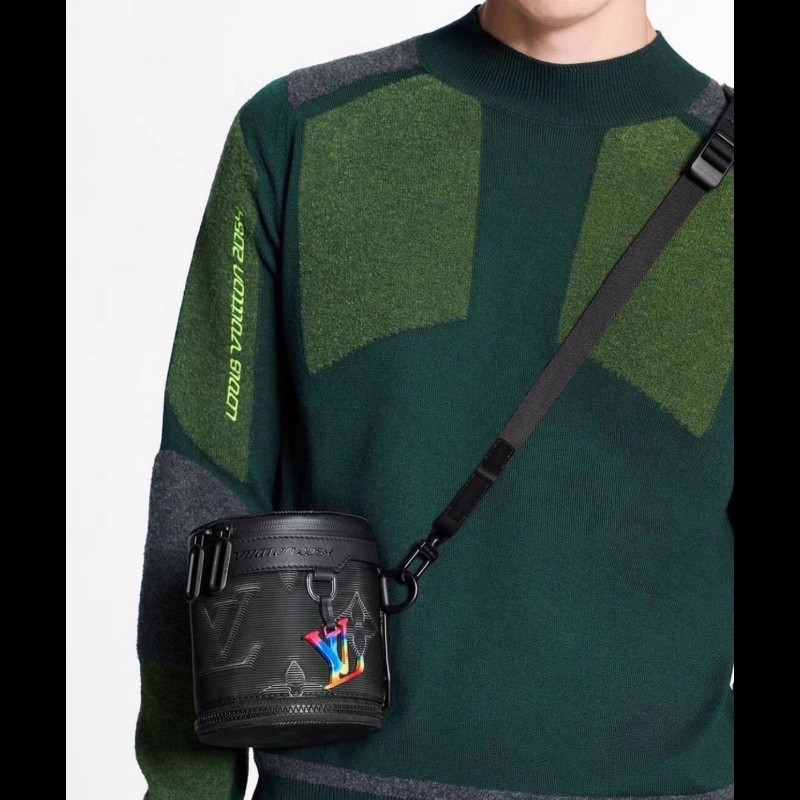 LV 2054 Expandable 
炫彩水桶包 秀款圓筒包-9