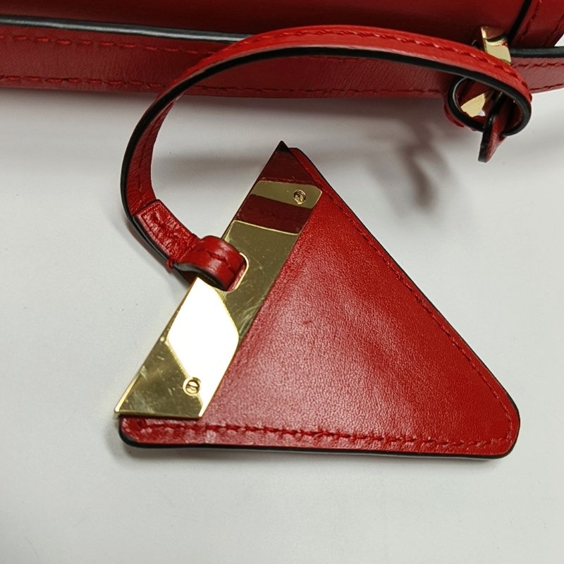 LOEWE Barcelona紅色牛皮單肩包斜挎包金色五金可拆卸肩帶-9