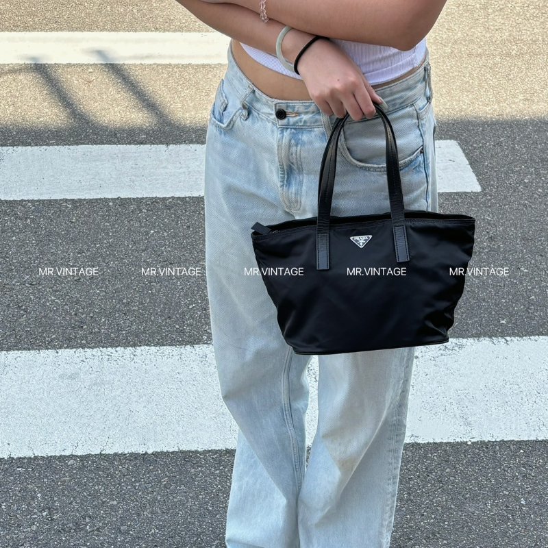 🏷Prada尼龍水餃包-1