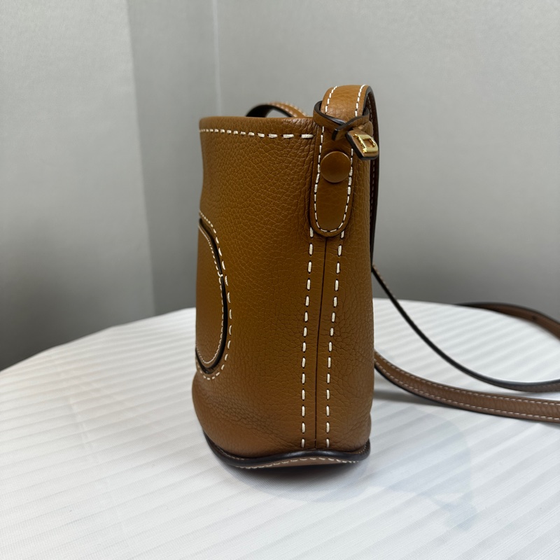 德爾沃/Delvaux Pin Mini Bucket Surpiqué 啡色焦糖色牛皮荔枝皮配手工縫線細節 水桶包 斜背包 21x11x20cm-4