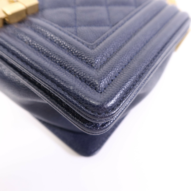 CHANEL 牛皮皮革Boy 20金扣鏈帶肩背袋-10