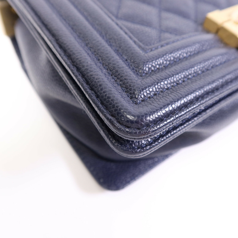 CHANEL 牛皮皮革Boy 20金扣鏈帶肩背袋-11