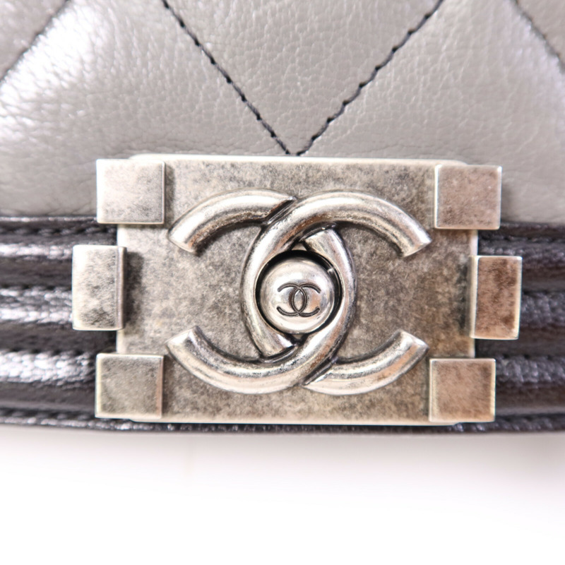 CHANEL 牛皮皮革Boy 30銀扣鏈帶肩背袋-6