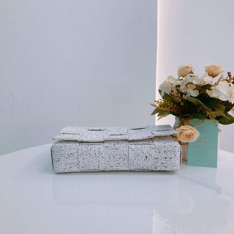 MS0411 Bottega Venetta  葆蝶家 中格 斜背包 白色 彩點 銀扣 Cassette Crossbody Bag White and Multicolor x PHW-4