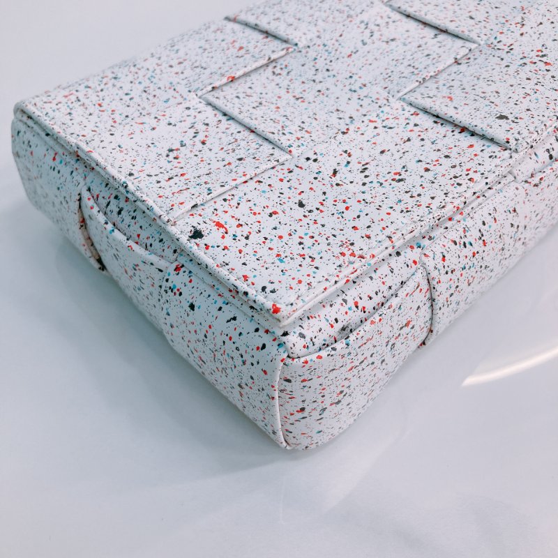 MS0411 Bottega Venetta  葆蝶家 中格 斜背包 白色 彩點 銀扣 Cassette Crossbody Bag White and Multicolor x PHW-5