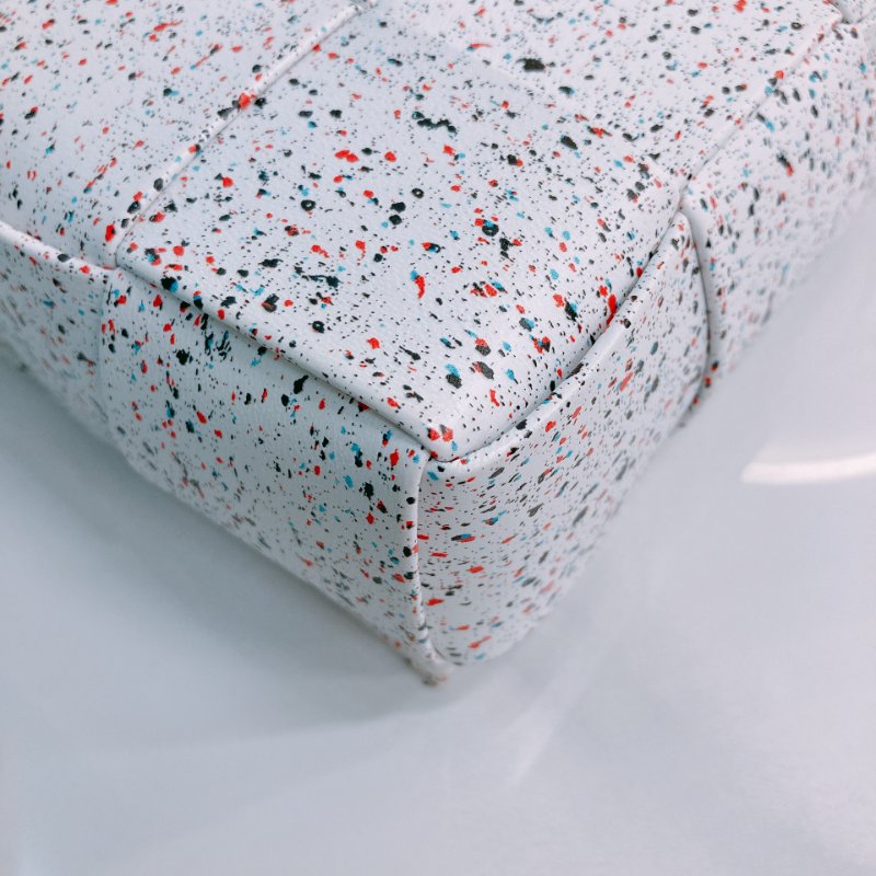 MS0411 Bottega Venetta  葆蝶家 中格 斜背包 白色 彩點 銀扣 Cassette Crossbody Bag White and Multicolor x PHW-7