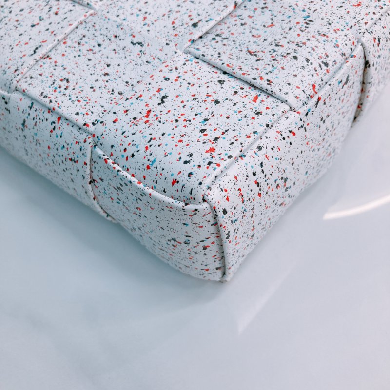 MS0411 Bottega Venetta  葆蝶家 中格 斜背包 白色 彩點 銀扣 Cassette Crossbody Bag White and Multicolor x PHW-8