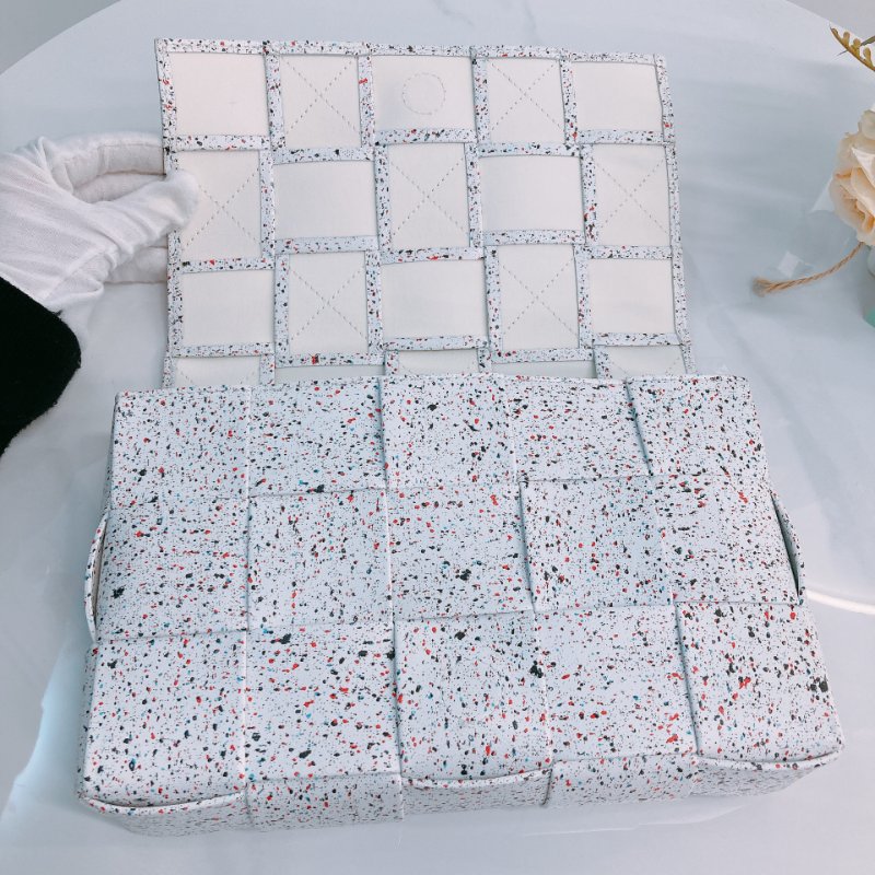MS0411 Bottega Venetta  葆蝶家 中格 斜背包 白色 彩點 銀扣 Cassette Crossbody Bag White and Multicolor x PHW-11