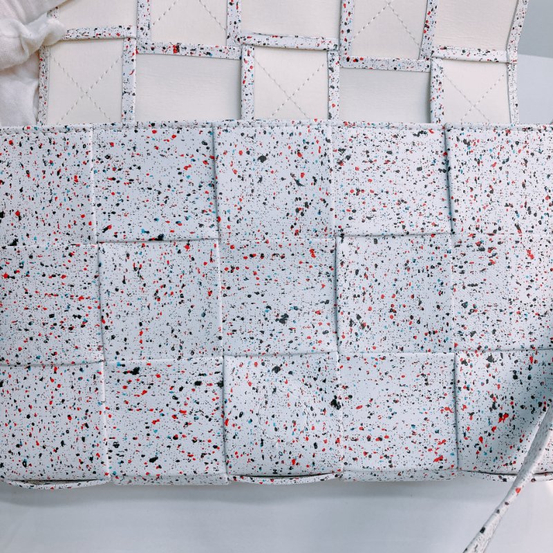 MS0411 Bottega Venetta  葆蝶家 中格 斜背包 白色 彩點 銀扣 Cassette Crossbody Bag White and Multicolor x PHW-12