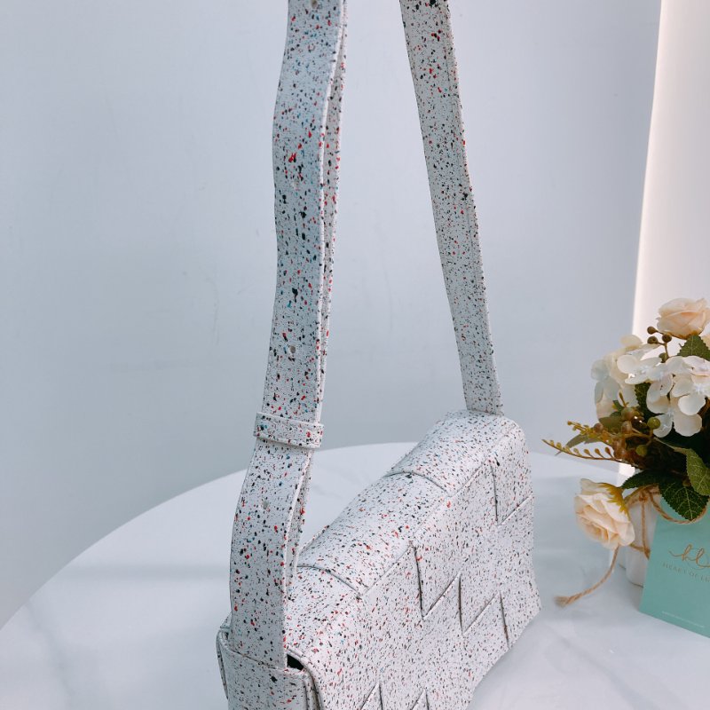 MS0411 Bottega Venetta  葆蝶家 中格 斜背包 白色 彩點 銀扣 Cassette Crossbody Bag White and Multicolor x PHW-17