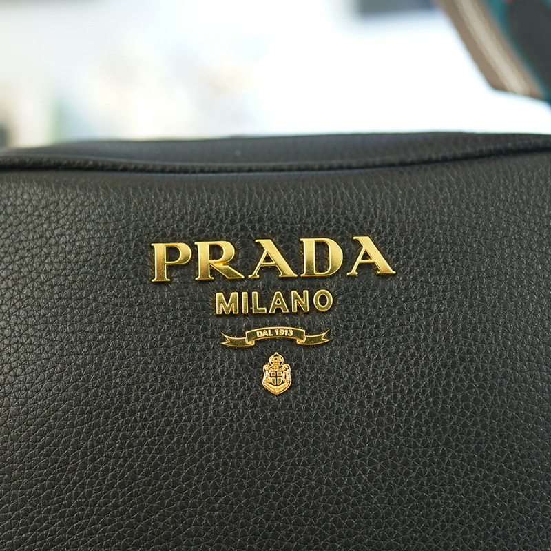 PRADA 女士斜背相機包 黑色皮革 1BH096 2E8K F0002-12