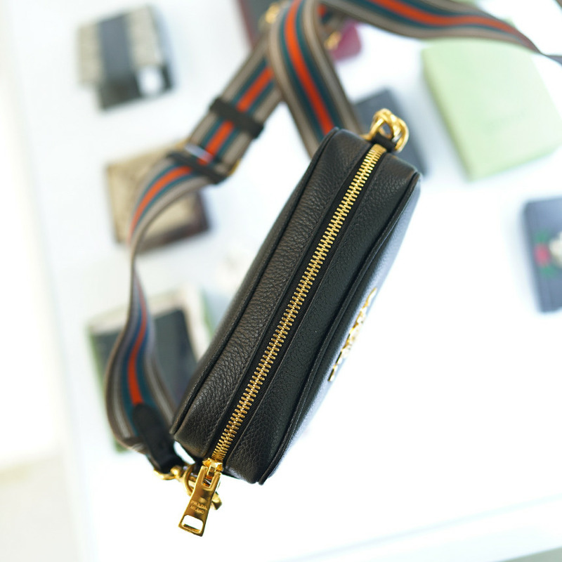PRADA 女士斜背相機包 黑色皮革 1BH096 2E8K F0002-14
