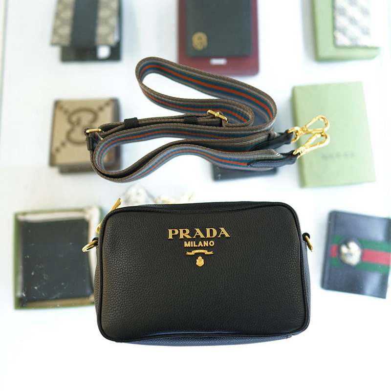 PRADA 女士斜背相機包 黑色皮革 1BH096 2E8K F0002-17