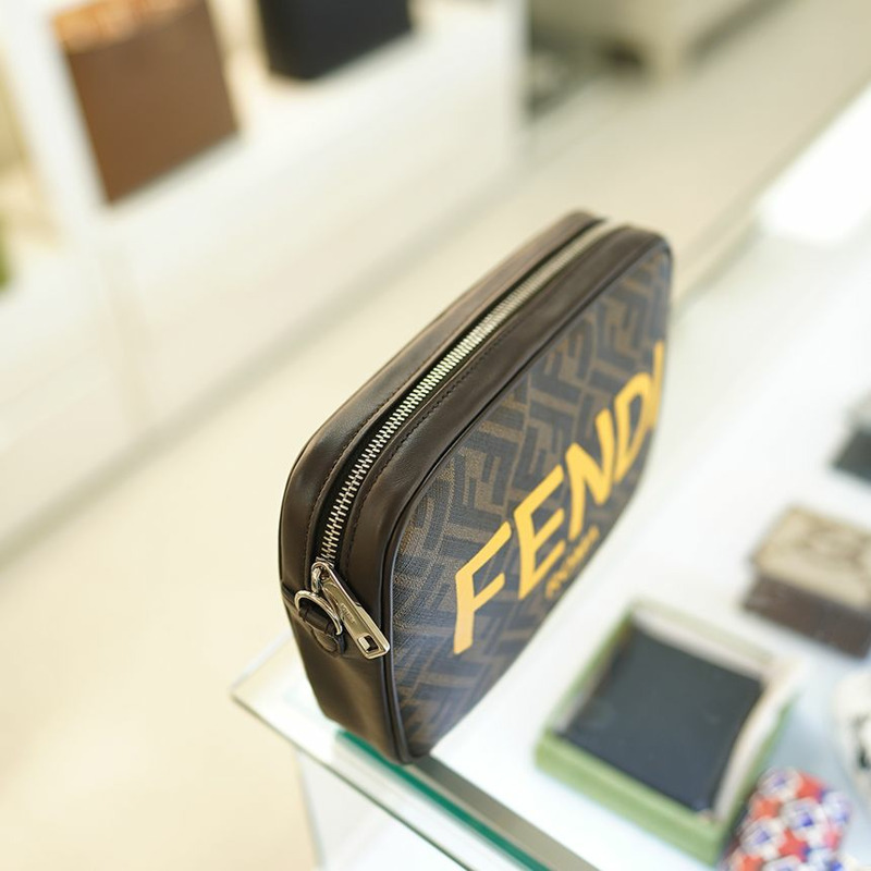 FENDI 棕色布藝皮革斜背包 男女通用 7M0286 AJJ4-2