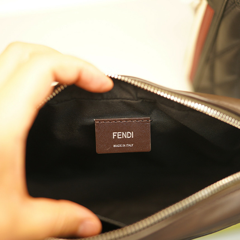 FENDI 棕色布藝皮革斜背包 男女通用 7M0286 AJJ4-16
