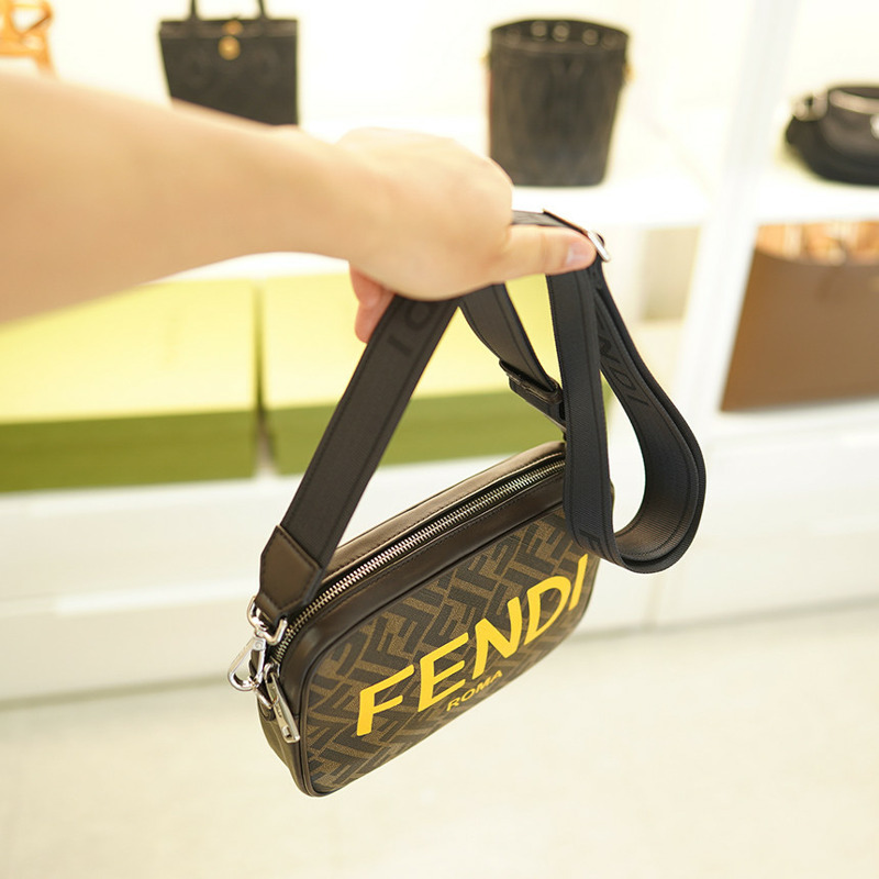 FENDI 棕色布藝皮革斜背包 男女通用 7M0286 AJJ4-21