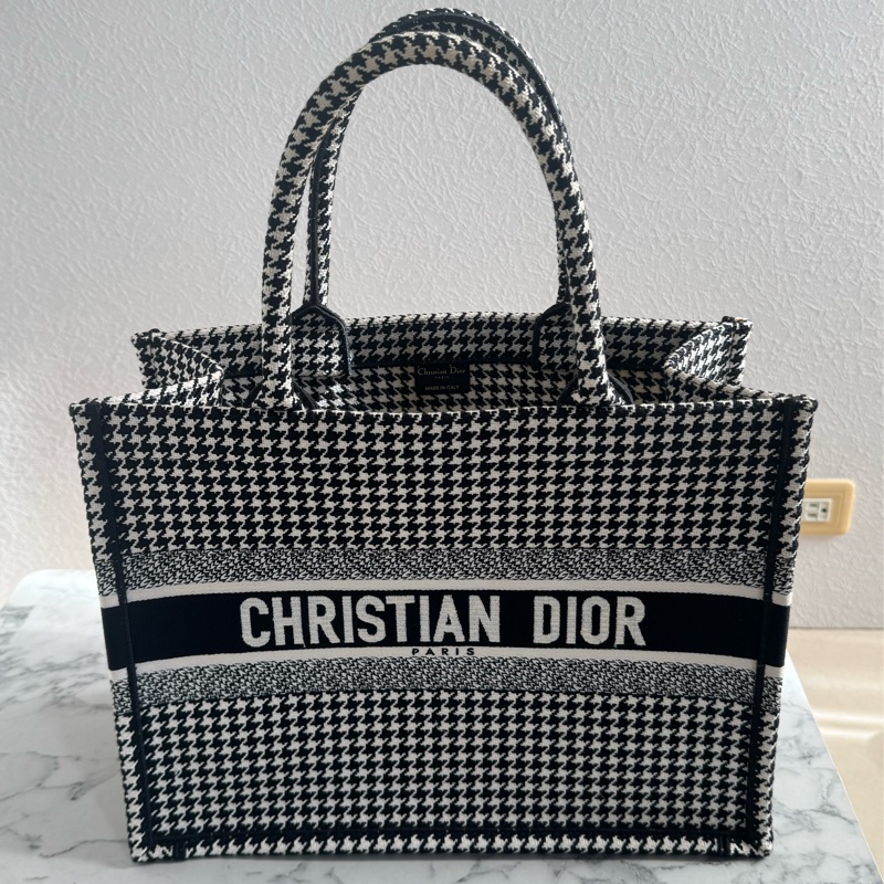 Dior黑白千鳥格托特包  最經典必買的托特包❤️-0