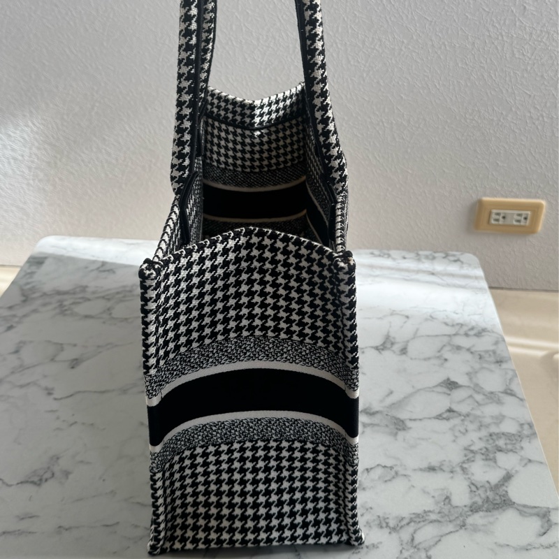 Dior黑白千鳥格托特包  最經典必買的托特包❤️-3