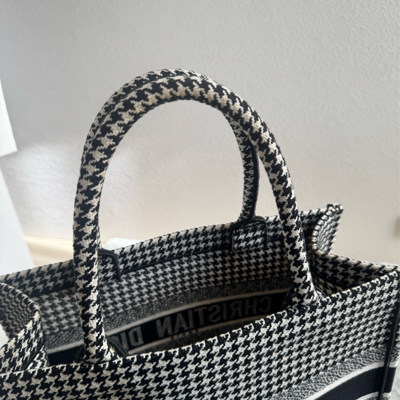 Dior黑白千鳥格托特包  最經典必買的托特包❤️-15