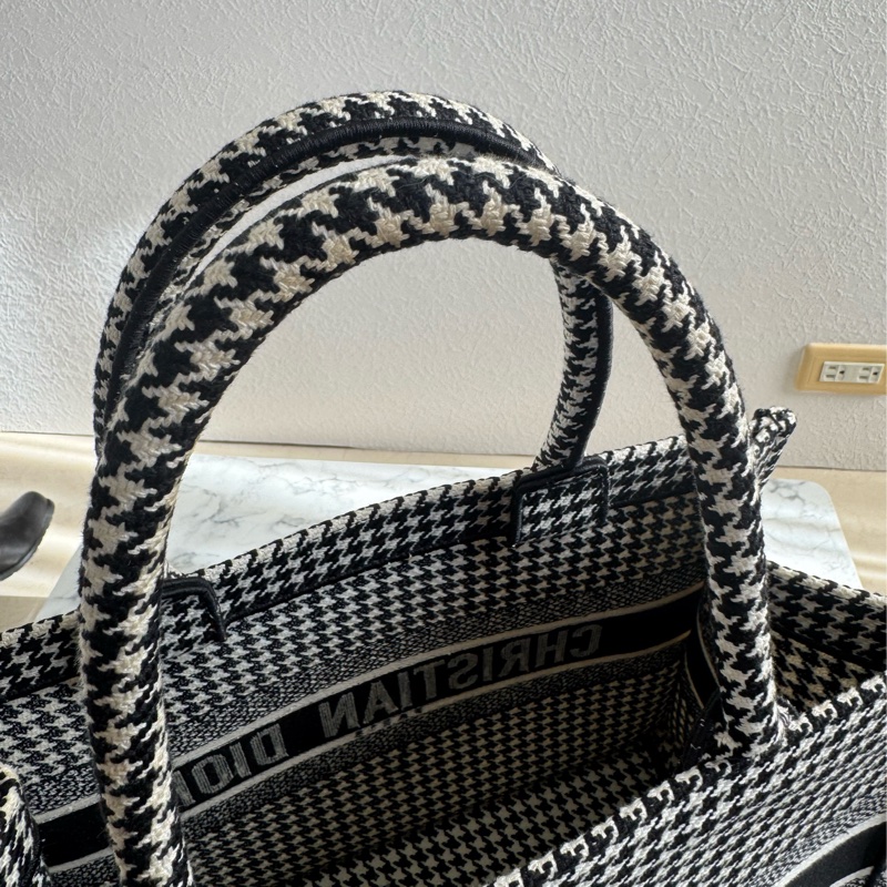 Dior黑白千鳥格托特包  最經典必買的托特包❤️-16