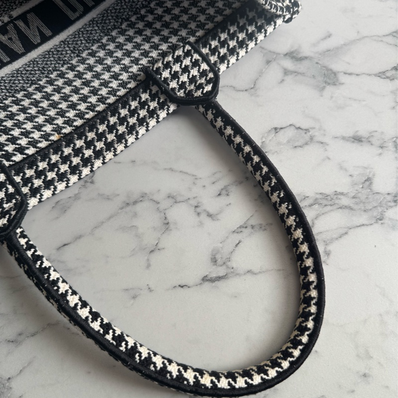 Dior黑白千鳥格托特包  最經典必買的托特包❤️-18