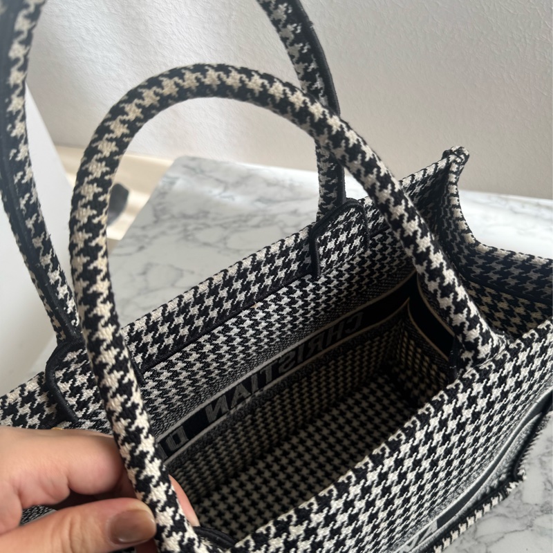 Dior黑白千鳥格托特包  最經典必買的托特包❤️-24