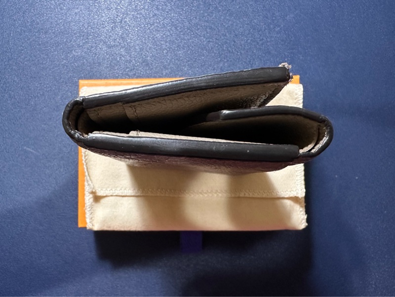 LV zoe 二手奶茶色短夾 八成新-8