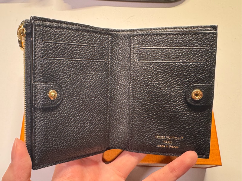 Louis Vuitton Lisa 錢包 M83365-5