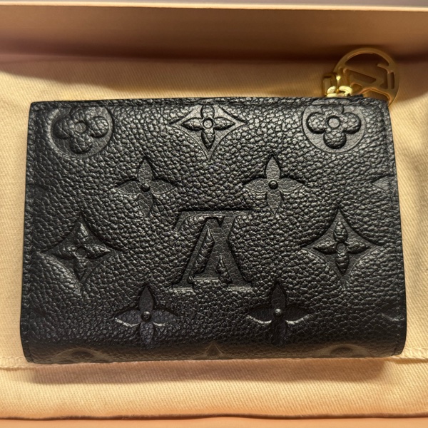 Louis Vuitton Lisa 錢包 M83365-7