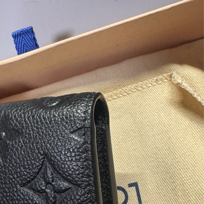 Louis Vuitton Lisa 錢包 M83365-9