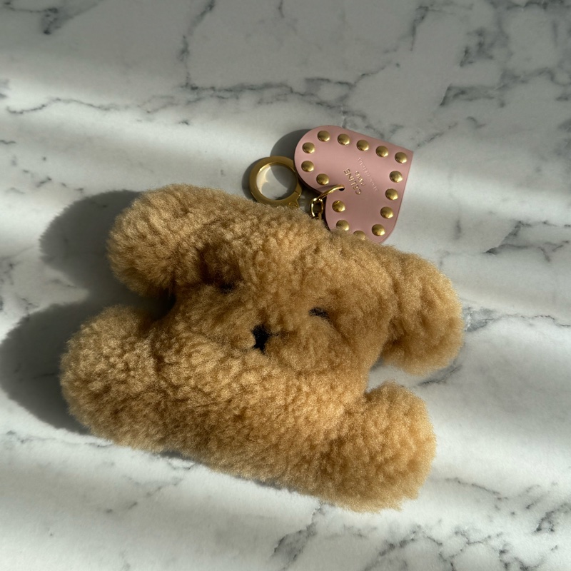 Celine咖熊毛絨凱旋門logo吊飾-1