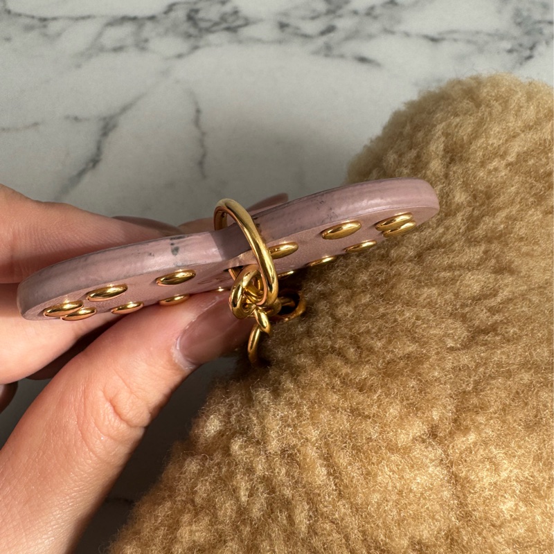 Celine咖熊毛絨凱旋門logo吊飾-8