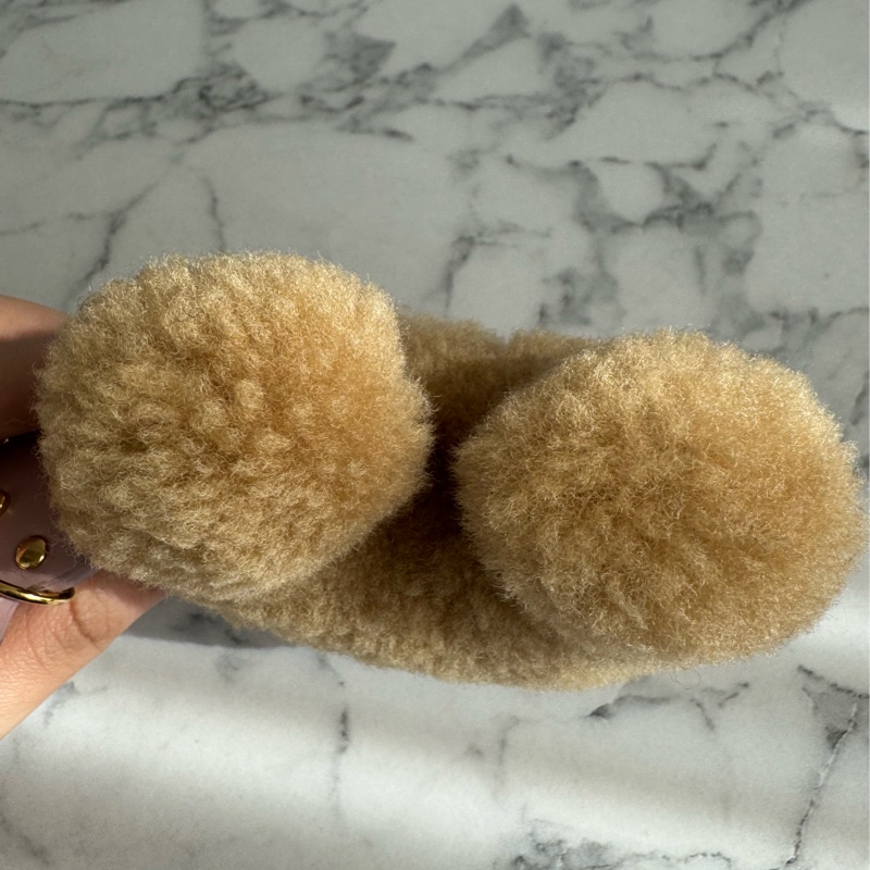 Celine咖熊毛絨凱旋門logo吊飾-11