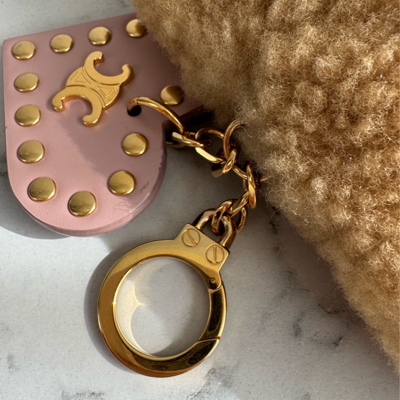 Celine咖熊毛絨凱旋門logo吊飾-15