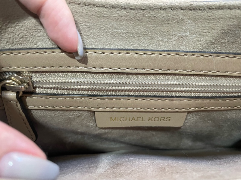 🔥MK肩背包 超百搭💗/只背兩次但有壓痕 商品狀態好-3