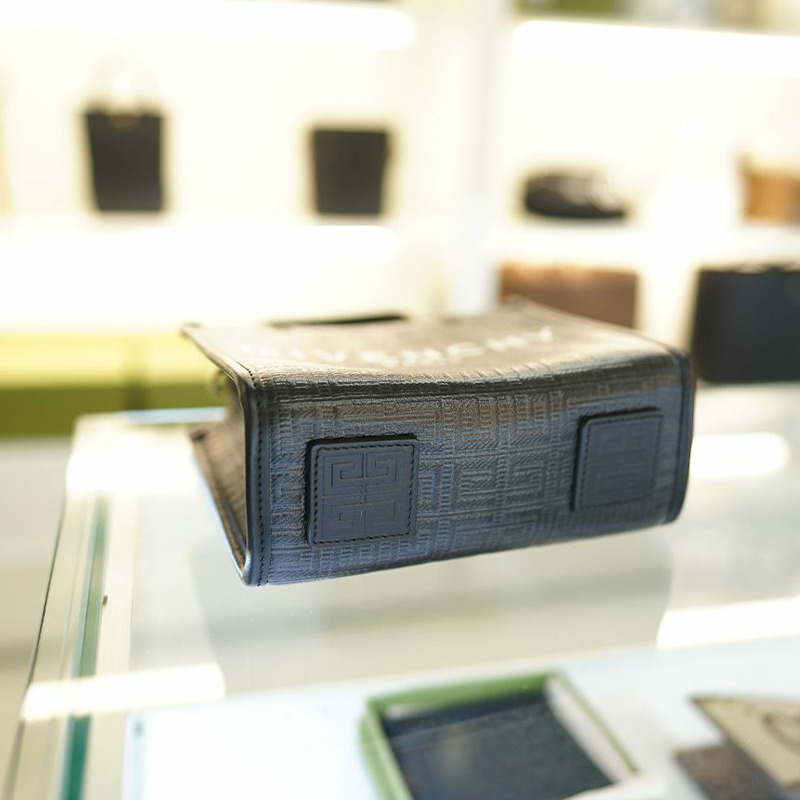 GIVENCHY 雙向手提斜背迷你包 黑色皮革 BB50N0B1GT 001-5