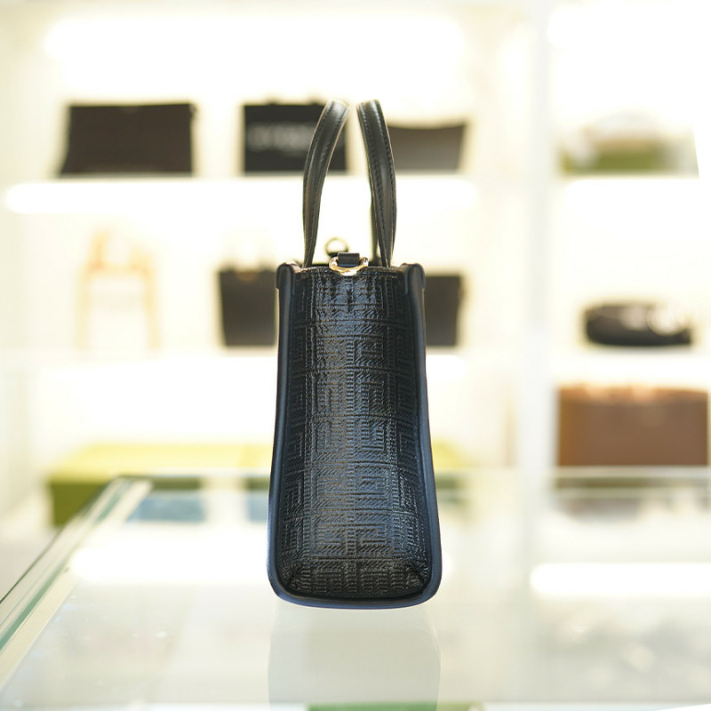 GIVENCHY 雙向手提斜背迷你包 黑色皮革 BB50N0B1GT 001-13