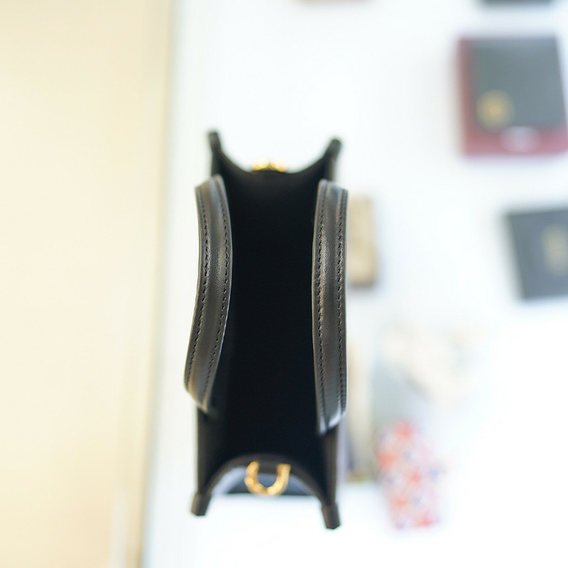 GIVENCHY 雙向手提斜背迷你包 黑色皮革 BB50N0B1GT 001-17