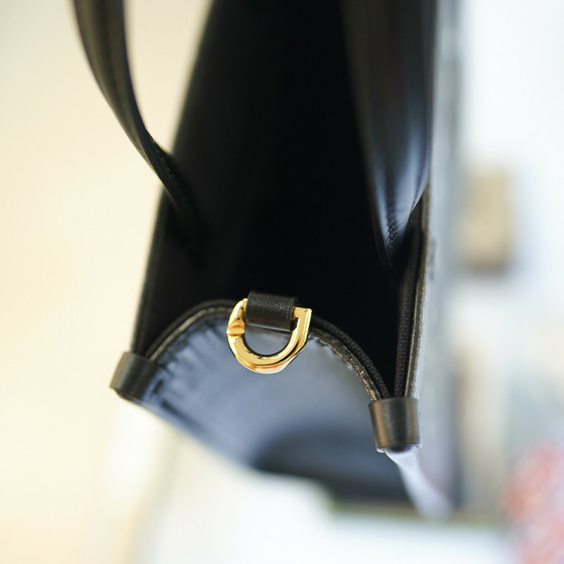 GIVENCHY 雙向手提斜背迷你包 黑色皮革 BB50N0B1GT 001-18