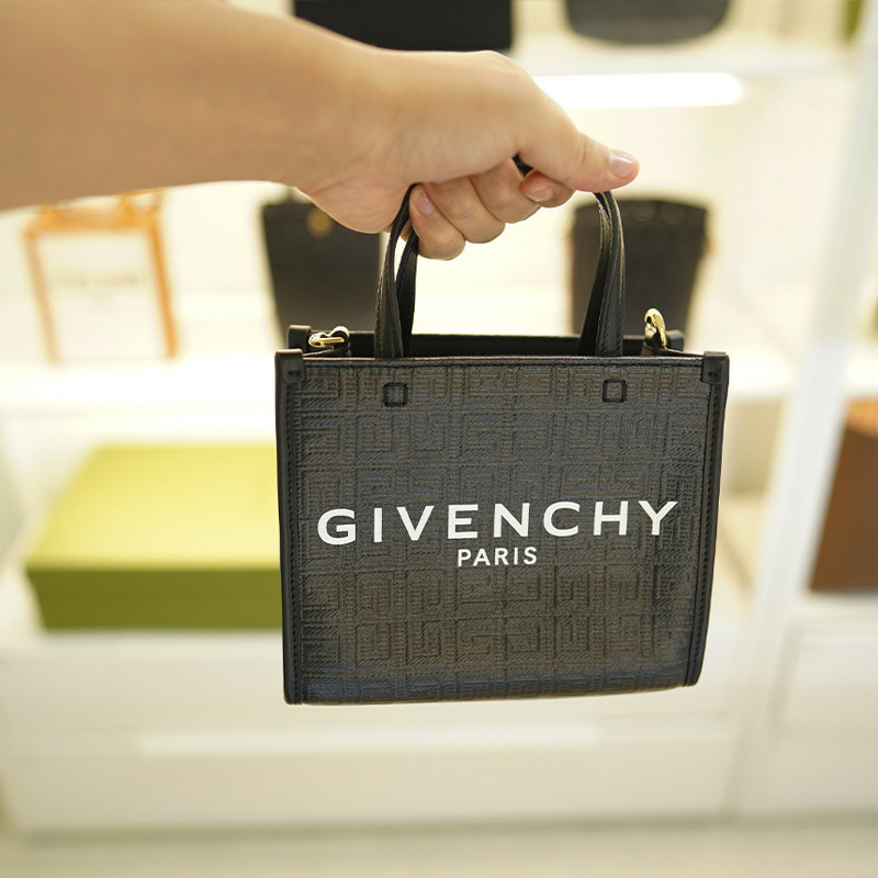 GIVENCHY 雙向手提斜背迷你包 黑色皮革 BB50N0B1GT 001-23