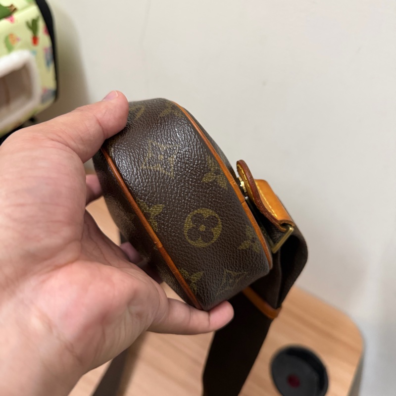 Lv 胸口蛋蛋包 （M51870）-4