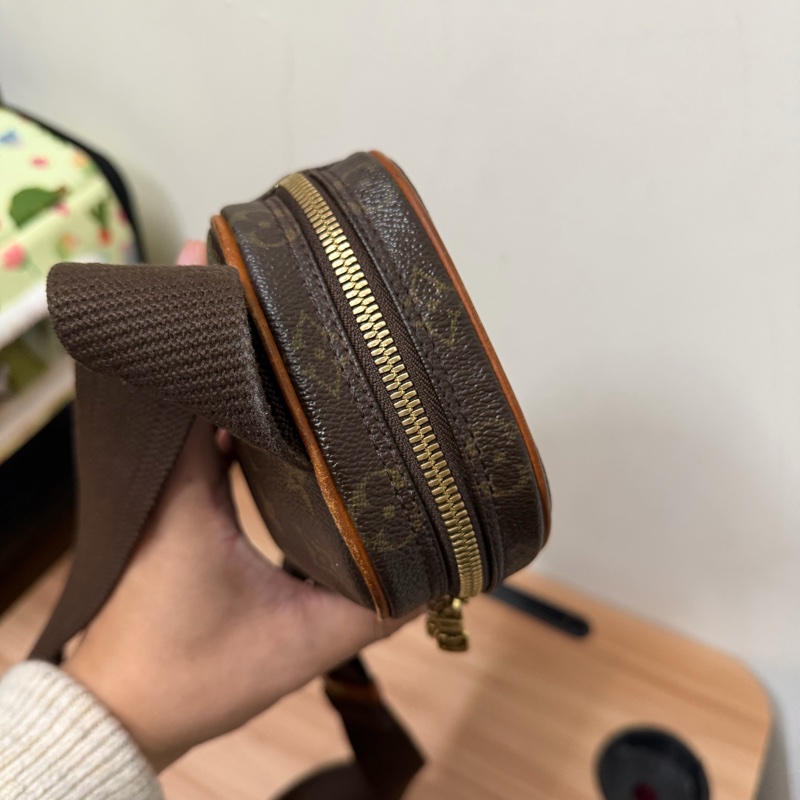 Lv 胸口蛋蛋包 （M51870）-6